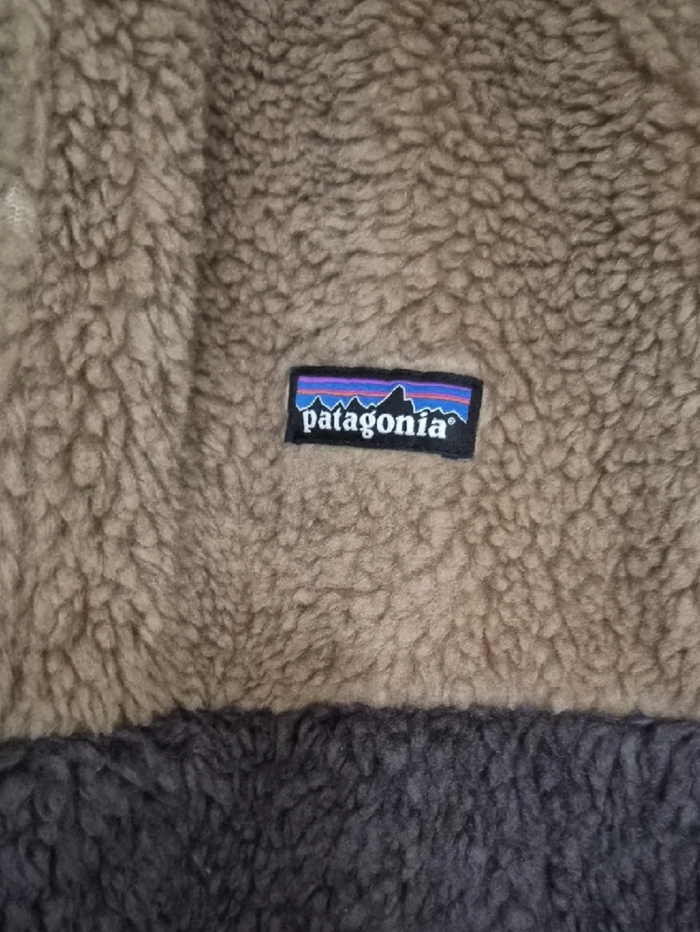 Patagonia Reversible Two-Tone Sherpa Fleece Jacket - Brown & Charcoal - Picture 2 of 6